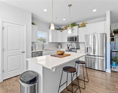 143 Western Pine Way - Photo Thumbnail 6