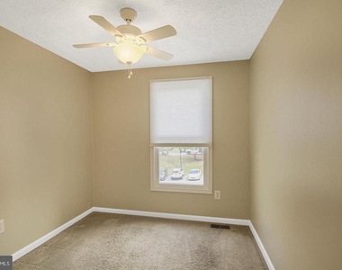 6121 Cedar Wood Drive - Photo Thumbnail 10