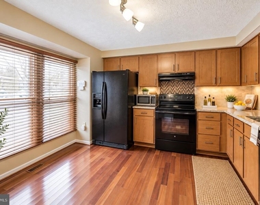 6121 Cedar Wood Drive - Photo Thumbnail 3