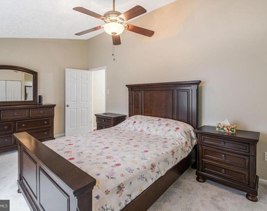 6121 Cedar Wood Drive - Photo Thumbnail 11