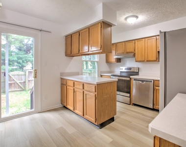 503 Park Manor Circle - Photo Thumbnail 6