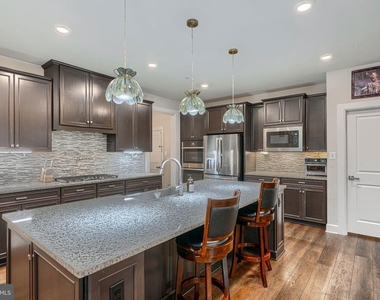 7142 Starmount Way - Photo Thumbnail 21