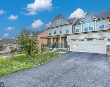 7142 Starmount Way - Photo Thumbnail 1