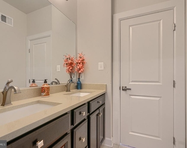 7142 Starmount Way - Photo Thumbnail 46
