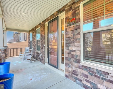 7142 Starmount Way - Photo Thumbnail 5