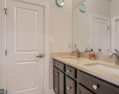 7142 Starmount Way - Photo Thumbnail 44