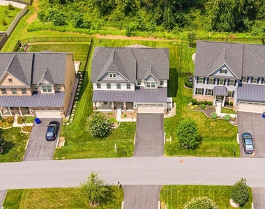 7142 Starmount Way - Photo Thumbnail 89
