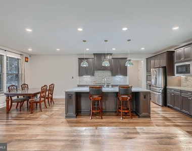 7142 Starmount Way - Photo Thumbnail 19