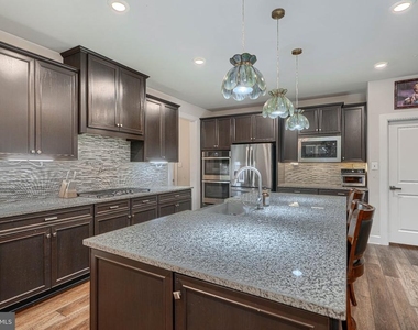 7142 Starmount Way - Photo Thumbnail 27