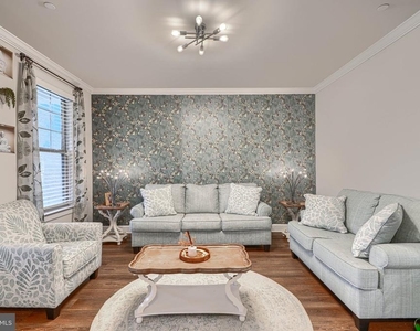 7142 Starmount Way - Photo Thumbnail 9