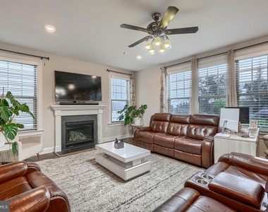 7142 Starmount Way - Photo Thumbnail 16