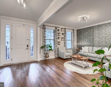 7142 Starmount Way - Photo Thumbnail 10