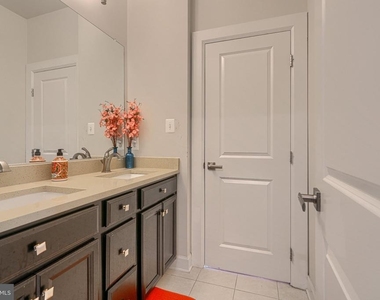 7142 Starmount Way - Photo Thumbnail 45