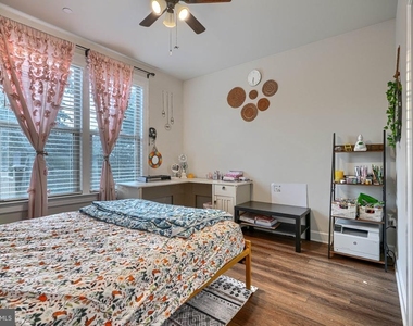 7142 Starmount Way - Photo Thumbnail 33