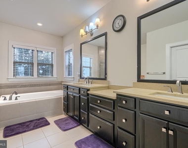 7142 Starmount Way - Photo Thumbnail 63
