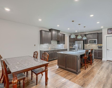 7142 Starmount Way - Photo Thumbnail 20