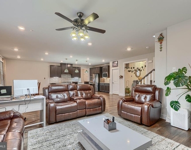 7142 Starmount Way - Photo Thumbnail 18