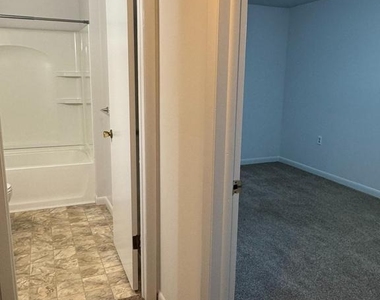 3876 Shadywood Drive - Photo Thumbnail 8
