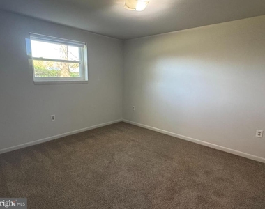 3876 Shadywood Drive - Photo Thumbnail 9