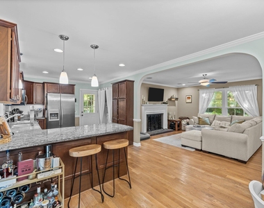 6109 Whittier Drive - Photo Thumbnail 8