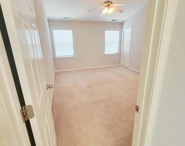8827 Thornton Town Place - Photo Thumbnail 29