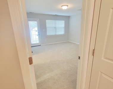 8827 Thornton Town Place - Photo Thumbnail 3
