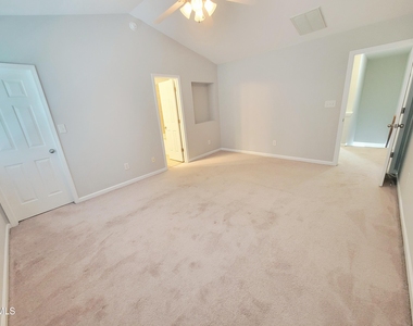 8827 Thornton Town Place - Photo Thumbnail 31