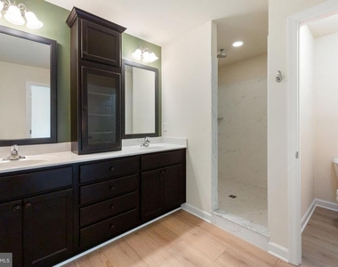 555 English Oak Lane - Photo Thumbnail 9