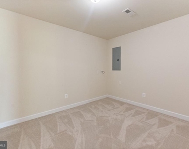 555 English Oak Lane - Photo Thumbnail 20