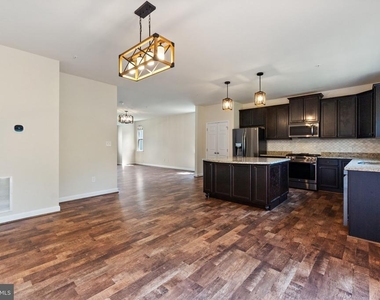 555 English Oak Lane - Photo Thumbnail 2