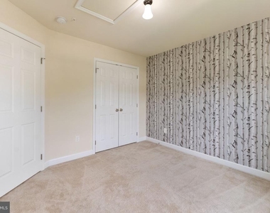 555 English Oak Lane - Photo Thumbnail 12