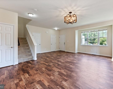 555 English Oak Lane - Photo Thumbnail 6