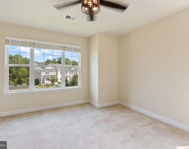 555 English Oak Lane - Photo Thumbnail 14