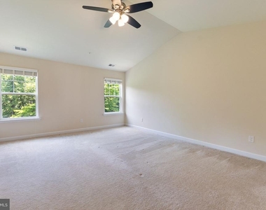 555 English Oak Lane - Photo Thumbnail 10