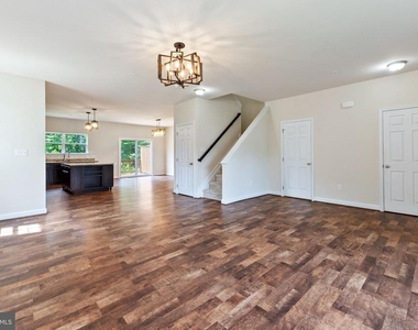 555 English Oak Lane - Photo Thumbnail 4