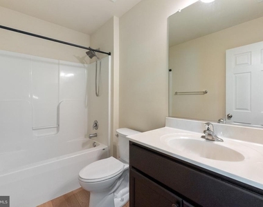 555 English Oak Lane - Photo Thumbnail 11