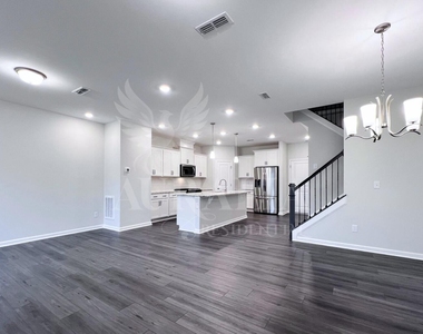 824 Silo Park Drive - Photo Thumbnail 3