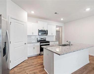 4608 Reedy Creek Farm Circle - Photo Thumbnail 6