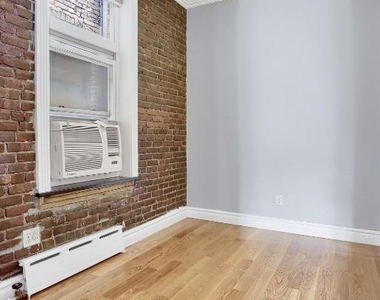 Leroy St & 7th Ave - West Village - Photo Thumbnail 2