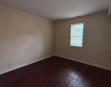 1423 W Fayette Street - Photo Thumbnail 9