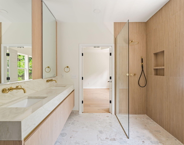 5 Silverbell Court - Photo Thumbnail 3