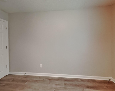 305 Aqua Marine Lane - Photo Thumbnail 10