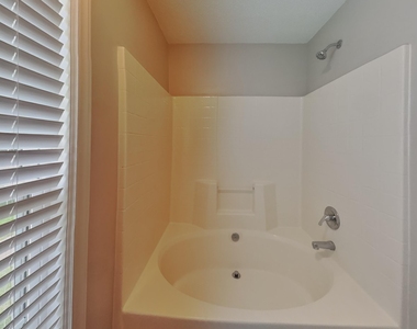 305 Aqua Marine Lane - Photo Thumbnail 8