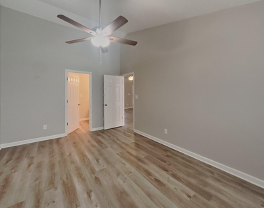 305 Aqua Marine Lane - Photo Thumbnail 5