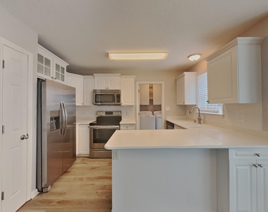 305 Aqua Marine Lane - Photo Thumbnail 3