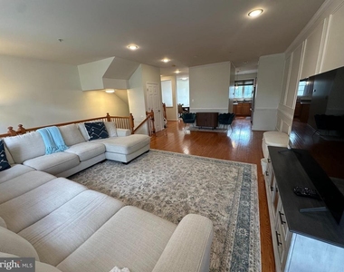 1145 Carbondale Way - Photo Thumbnail 7