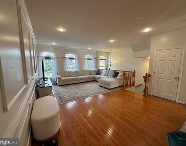 1145 Carbondale Way - Photo Thumbnail 5