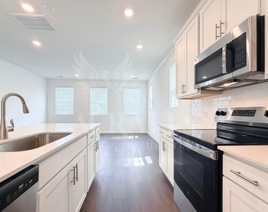 3611 Elm Grove Lane - Photo Thumbnail 13