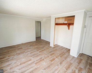 202 E Grove Street - Photo Thumbnail 18