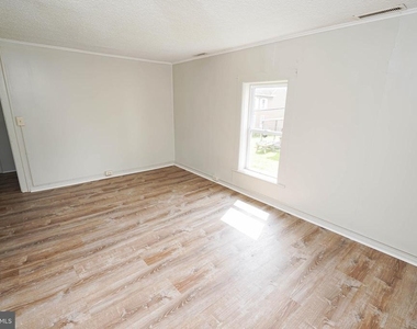 202 E Grove Street - Photo Thumbnail 28